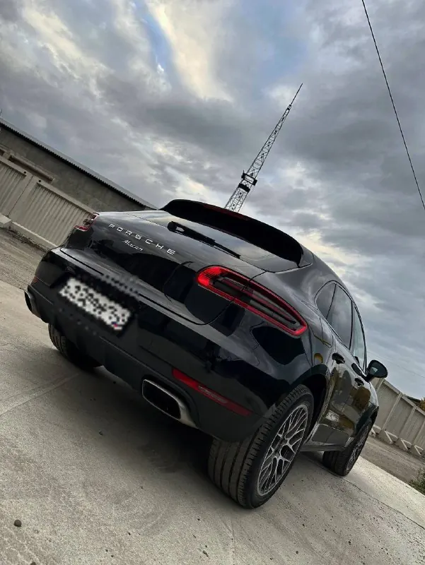 Porsche Macan сзади