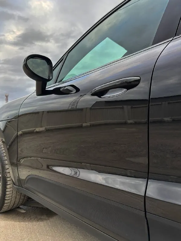 Дверь Porsche после полировки